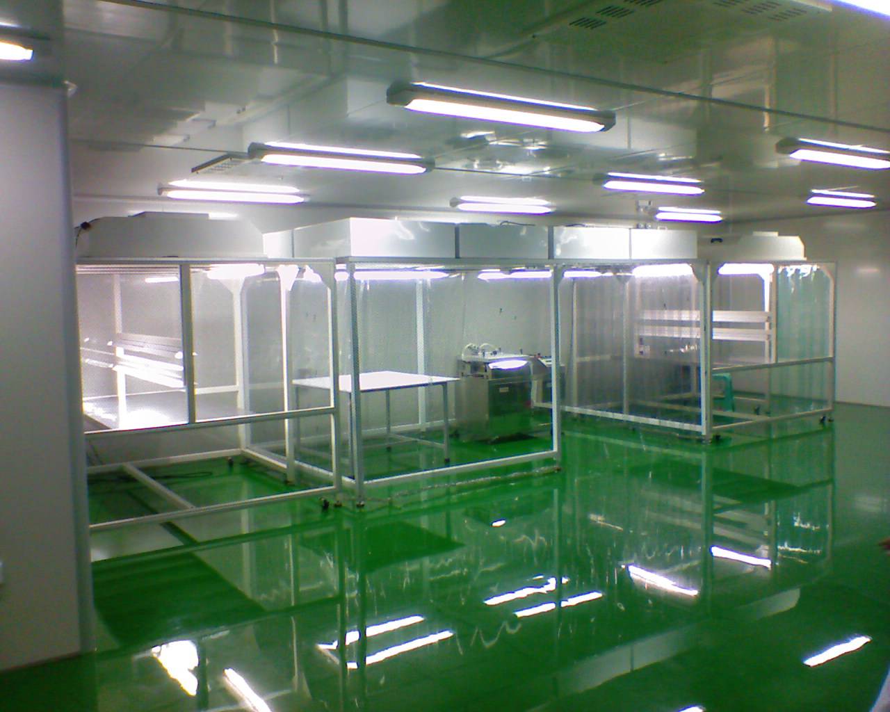 無塵潔凈室和潔凈棚哪個成本高？